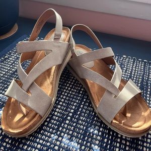 Tan sandals 8.5 Euro soft.  Like new